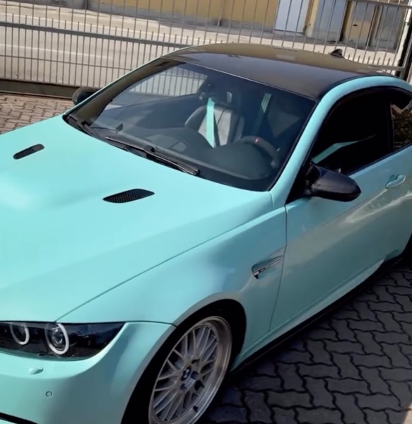 BMW M2 teal — frontale